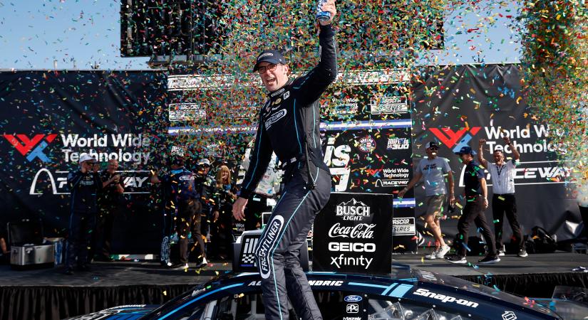 NASCAR: Blaney drámája után Cindric nyert Gatewayen