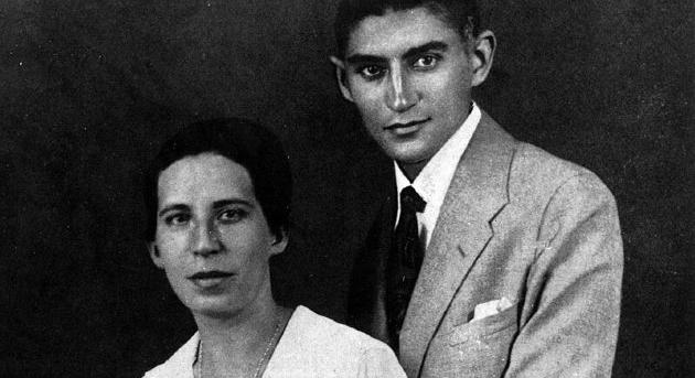Halála előtt műveinek elégetésére kérte barátját Franz Kafka