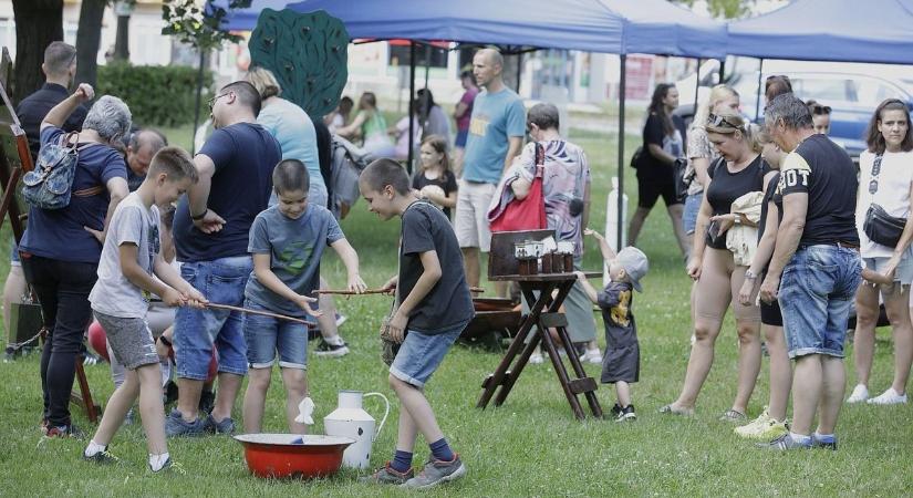 Rá sem ismertünk a Béke térre vasárnap