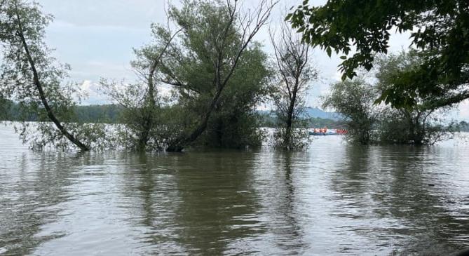 Elöntheti a fővárosban az alsó rakpartokat az áradó Duna hétvégén