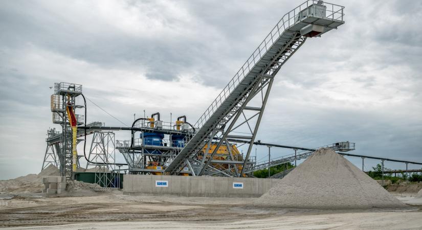 A Bayer Construct lehet az első olyan hazai cég, amely saját gépparkkal valósítja meg az építkezéseket