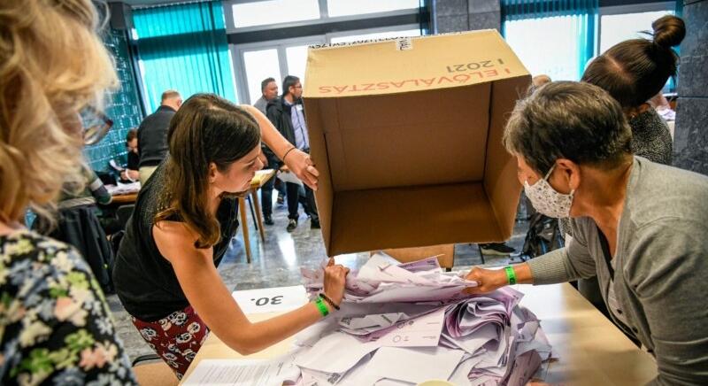A Tisza Párt kivételével most nem érdekelte a pártokat a civil szavazatszámlálók delegálása