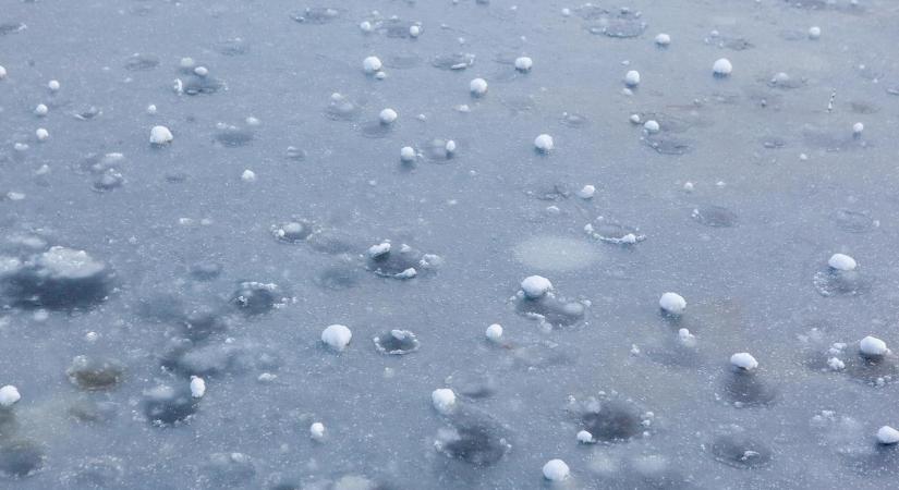 Diónyi jégdarabok ömlenek az égből, közben villámárvíz is pusztít a Dunántúlon: brutális videókon az apokalipszis