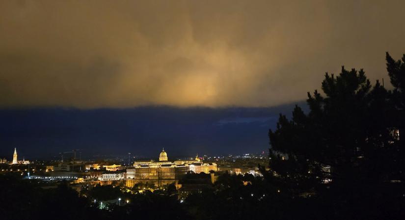 Apokaliptikus az ég Budapest felett