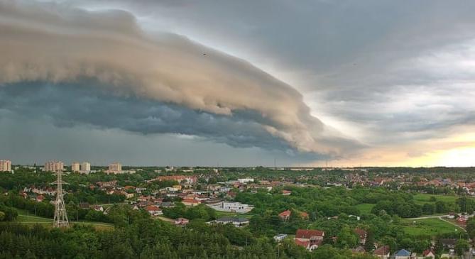 Haragos felhők tánca - az égi háború kameráinkon