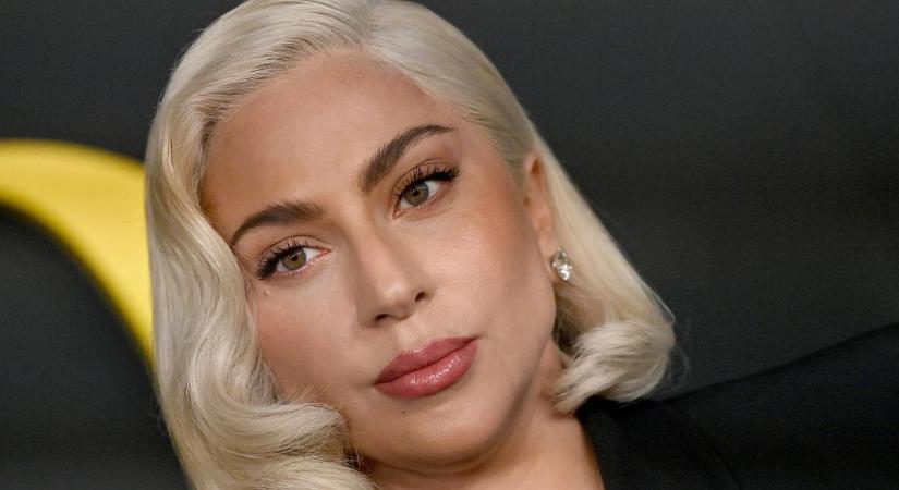 Lady Gaga első gyermekét várja? Húga esküvőjén nem tudta és nem is akarta elrejteni hatalmas pocakját (fotók)