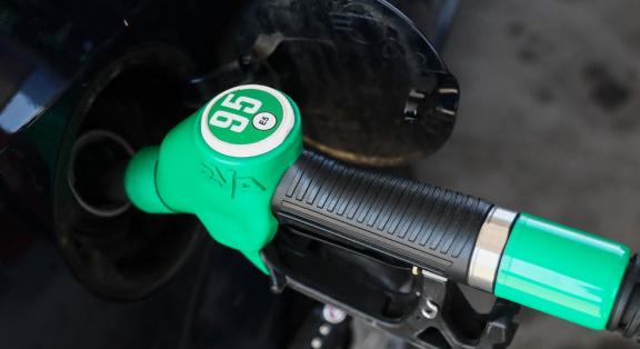 Lélektani határ alá csökkenhet a benzinár
