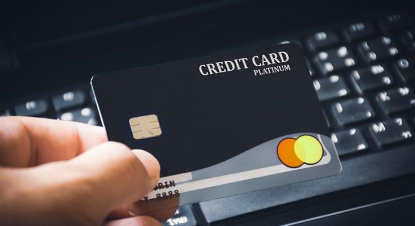 Hatalmas bejelentés érkezett: szinte minden bankkártya-tulajdonost érinteni fog ez a változás