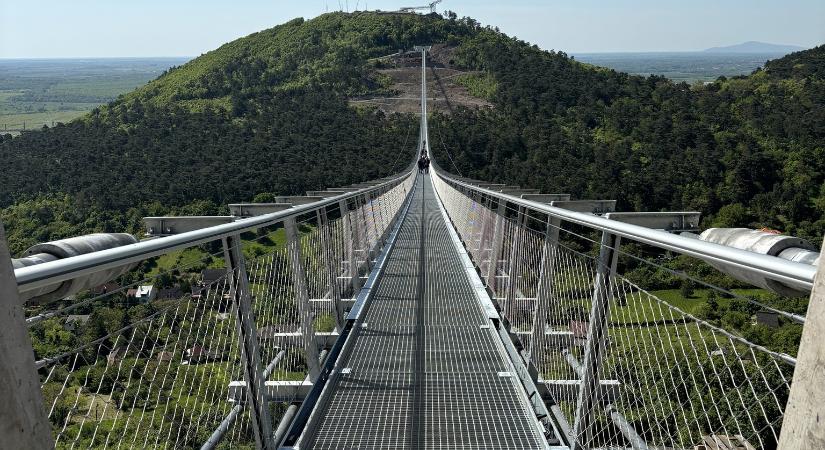 Ilyen lett a majdnem-világrekorder Nemzeti Összetartozás Hídja (VIDEÓ)