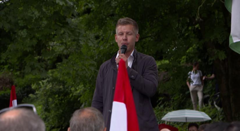 A HírTV egyik riporterének teljesen a megszállottja lett Magyar Péter  videó