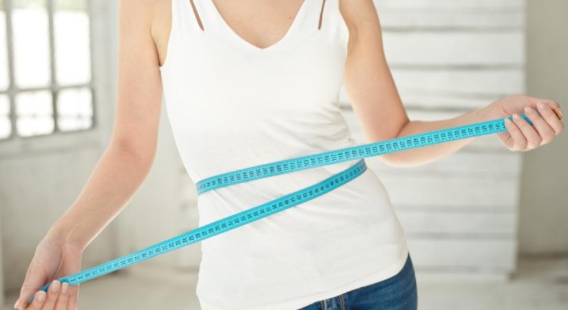 400 kalóriát is elégethetsz naponta, ha ezt csinálod: izzadás nélkül fog lerobbanni rólad az összes plusz kiló