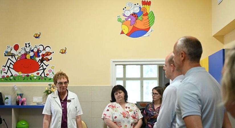 Bogyó és Babóca is vigyáz már a Debrecenben gyógyuló gyerekekre