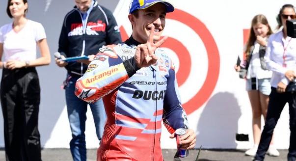 Hivatalos: Marquez a gyári Ducatinál folytatja