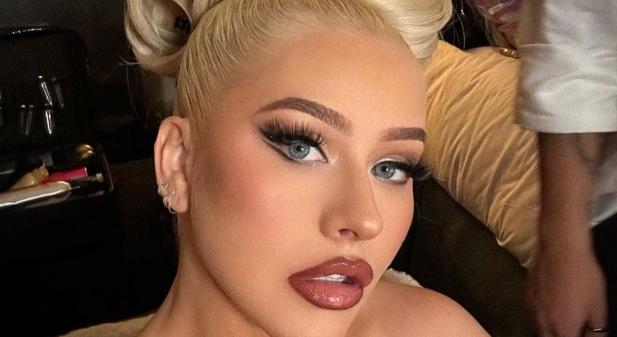 Christina Aguilera állandóan rosszkedvű, mert éhezteti magát