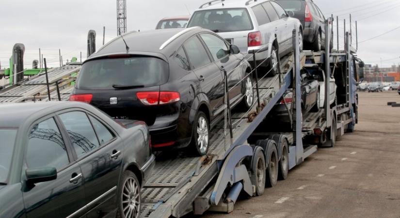 Ittas vezetőktől elkobzott járműveket küld Ukrajnába Lettország