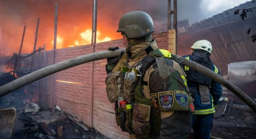 Az orosz–ukrán háború 834. napja – az orosz hadsereg megtámadta Herszont az éjjel – videó