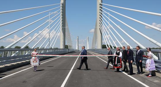 Orbán Viktor Szíjj Lászlónak is megköszönte az új Duna-hidat – képekkel