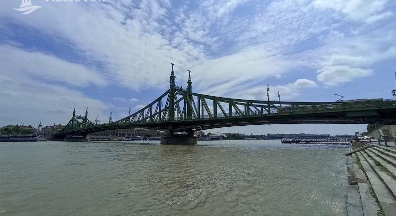 Tetőződik a Duna: lezárják a fővárosban az alsó rakpartokat