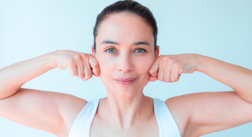 Így dolgoztasd meg az arcizmokat a feszesebb bőrért: megelőző arcjóga ráncok ellen
