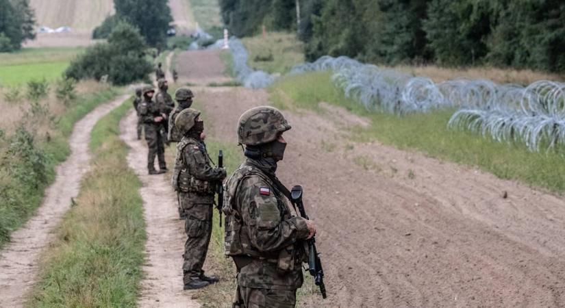 Lengyel elnöki nemzetbiztonsági vezető: felháborító a fehérorosz határon figyelmeztető lövést leadó katonák őrizetbe vétele
