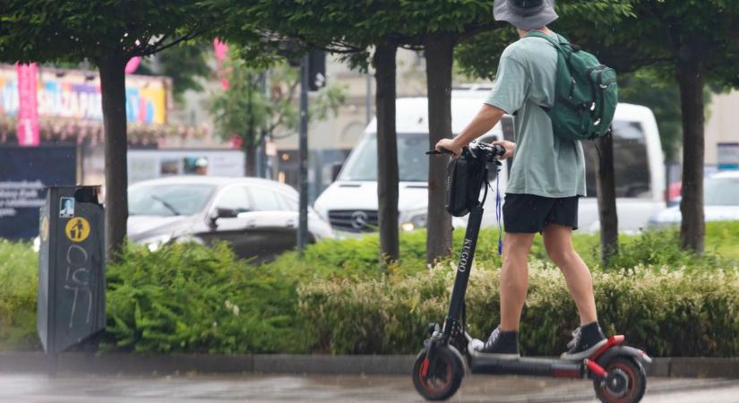 Rolleres fiút ütöttek el a Béke téri zebrán, a mentők kórházba vitték