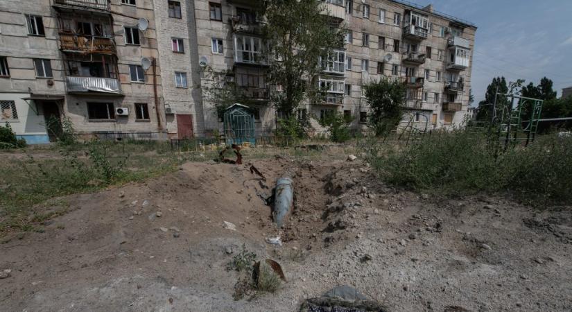 Ukrán rakétacsapás ért egy luhanszki lakóházat