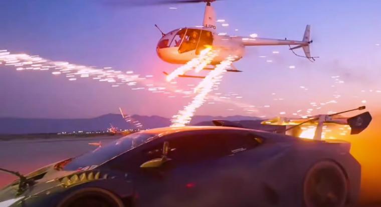 Nagy bajba került a youtuber, mert a videójában helikopterből lőttek tűzijátékot egy Lamborghinire