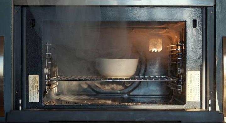 6 gyakori hiba, amivel felgyújthatod a sütőt: így nem lesz többé füst a konyhádban