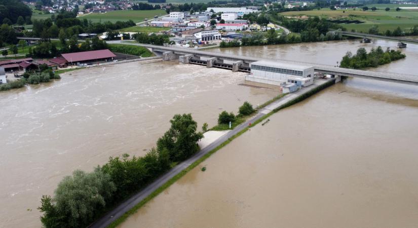 Rendkívüli hírt közölt a Vízügy az áradó Dunáról: kettős tetőzéssel rohan az ár Budapest felé