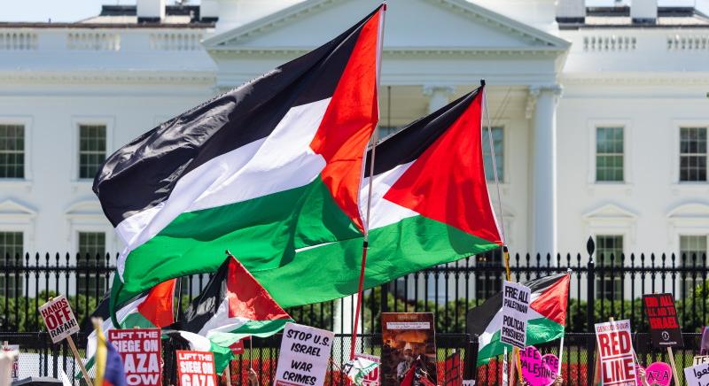 Több ezres palesztinpárti tüntetés zajlott a Fehér Ház előtt