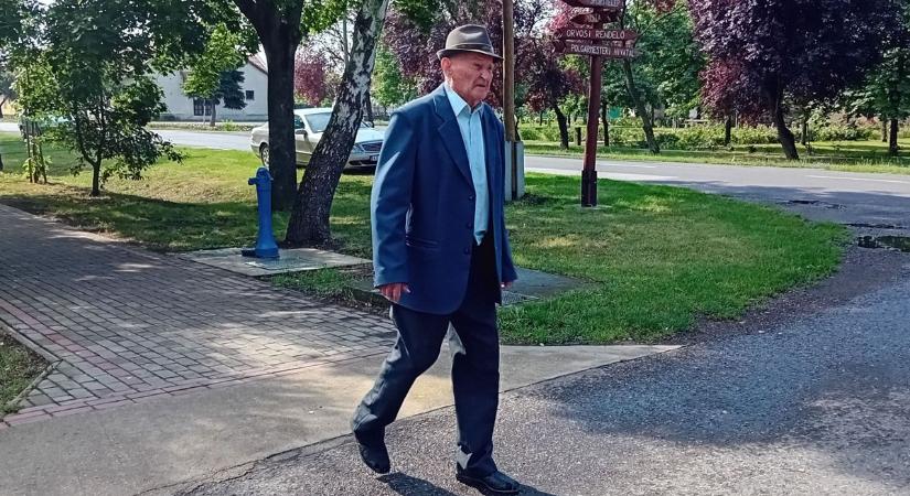 A 104 éves Józsi bácsi a mise után szavazott Medgyesbodzáson – videóval