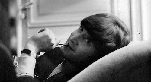 „Isten azért teremtette a zenét, hogy szavak nélkül tudjunk imádkozni.” – John Lennon, a béke harcosa