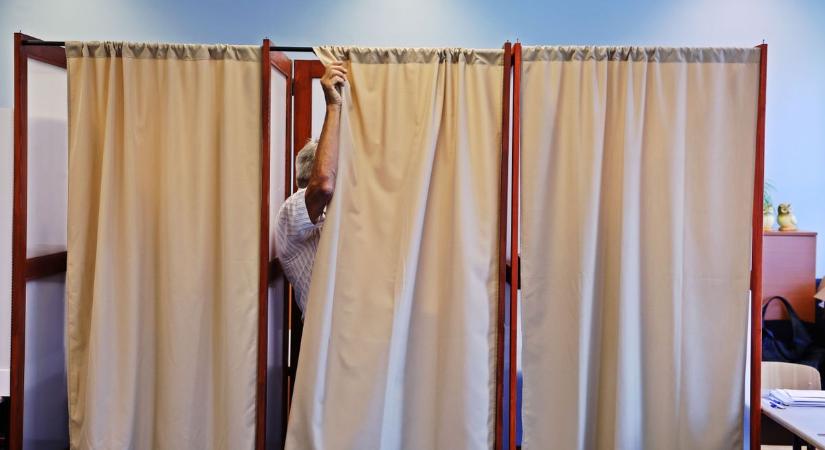 Sértődés, áramszünet, személyi az urnában: rendkívüli események akadályozták a választókat