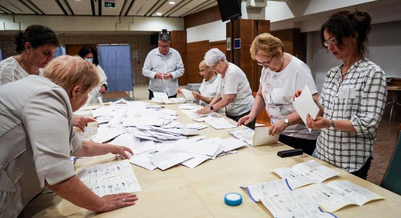 Ég a munka a szavazatszámláló bizottságokban: megkezdték a voksok számolását – galériával és videóval