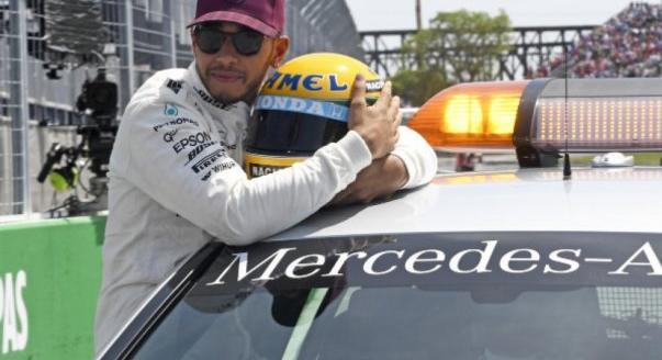 F1-Archív: Hamilton Senna-sisakot kap
