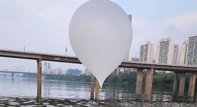 Ismét szemetet szállító ballonokat küldött át a határon Észak-Korea