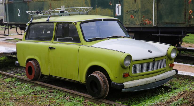 Sínen megy ez a hazai Trabant, imádják az emberek