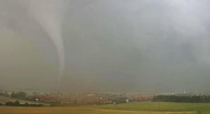 30 házat rongált meg a tornádó Nardán