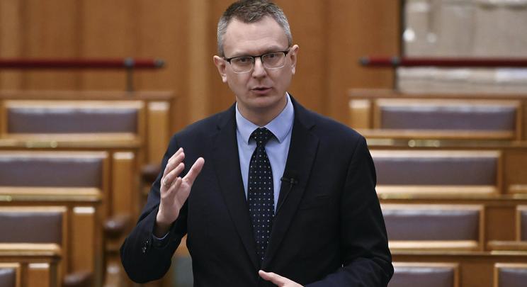 Rétvári Bence kifigurázta Donáth Anna lemondását: "Nem véletlen, hogy Nomentom lett a Nolimpia pártjából"