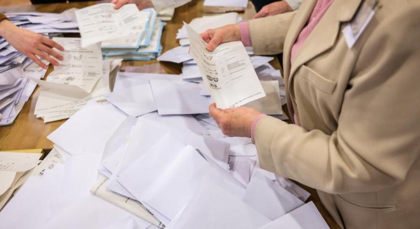 Tizenhat településen időközi választás jöhet, miután szavazategyenlőség alakult ki a polgármesterjelöltek között