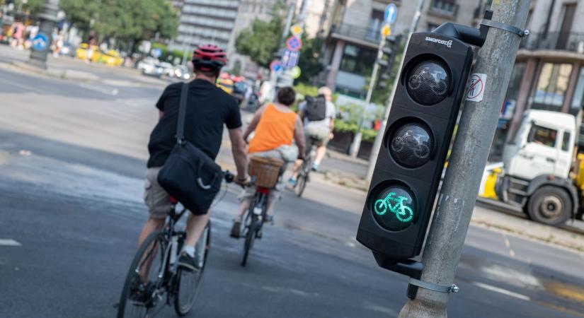 Még nagyobb biztonság biciklizés közben – több helyszínen is fejlesztik a kerékpáros infrastruktúrát a fővárosban