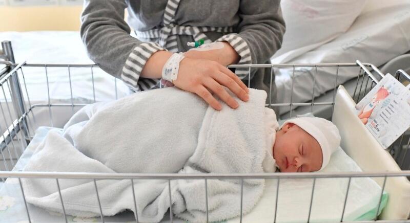 Alacsonyabb ellátási szintű kórházakban is lesznek szülészetek
