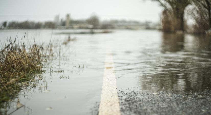 Nincs megállás, tovább tombol az árvíz: órási veszély fenyegeti ezt a régiót