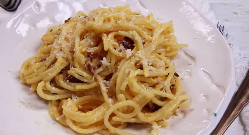 Így készül az ízletes carbonara spagetti – videón az eredeti recept