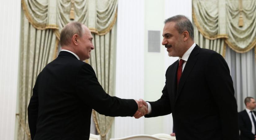 Putyin: Moszkva üdvözli Ankara érdeklődését a BRICS iránt