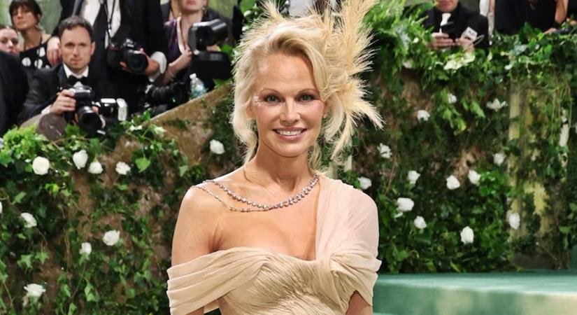 Pamela Anderson smink nélkül is gyönyörűen fest (Fotók!)