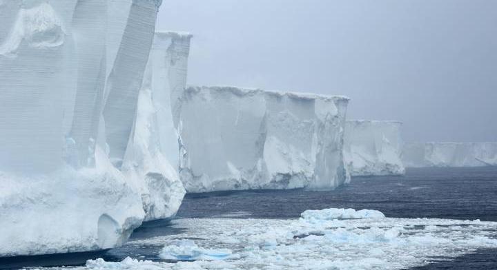 Két vészjósló esemény zajlik az Antarktiszon: világméretű katasztrófával fenyegetnek