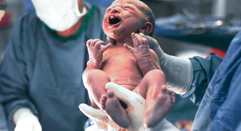 Erre számíthatnak a szülés előtt álló anyák: ez a kormány válasza az orvoshiányra