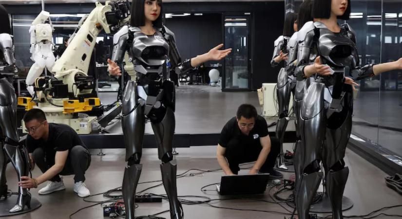 Meggyőző arcjátékkal reagál a kínai humanoid robot