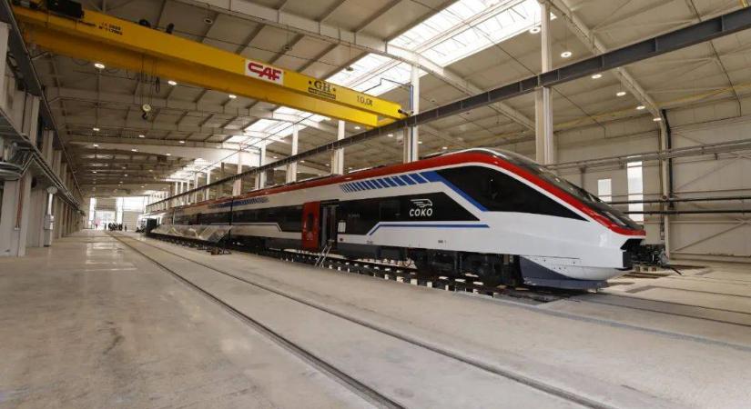 Bemutatták a Budapest-Belgrád vasútvonal kínai szupervonatát